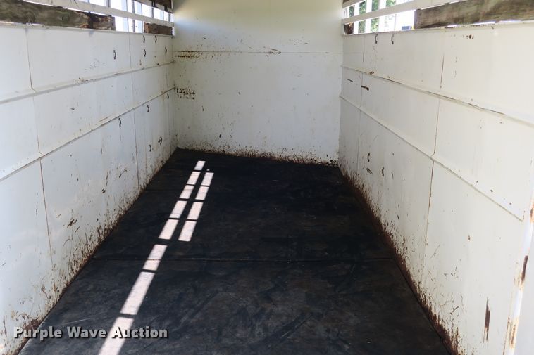 image for item DB10243 1990 Logan Coach livestock trailer