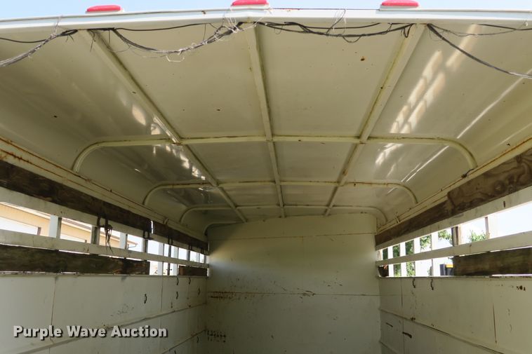 image for item DB10243 1990 Logan Coach livestock trailer