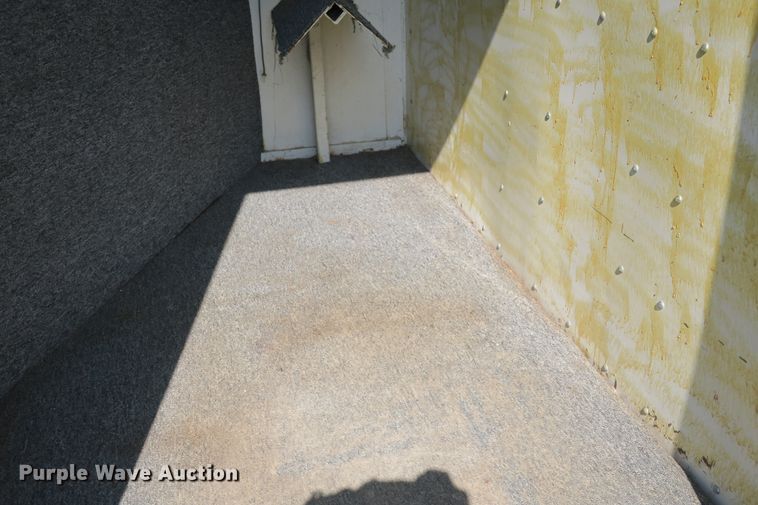 image for item DB10243 1990 Logan Coach livestock trailer