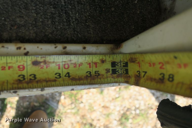 image for item DB10243 1990 Logan Coach livestock trailer