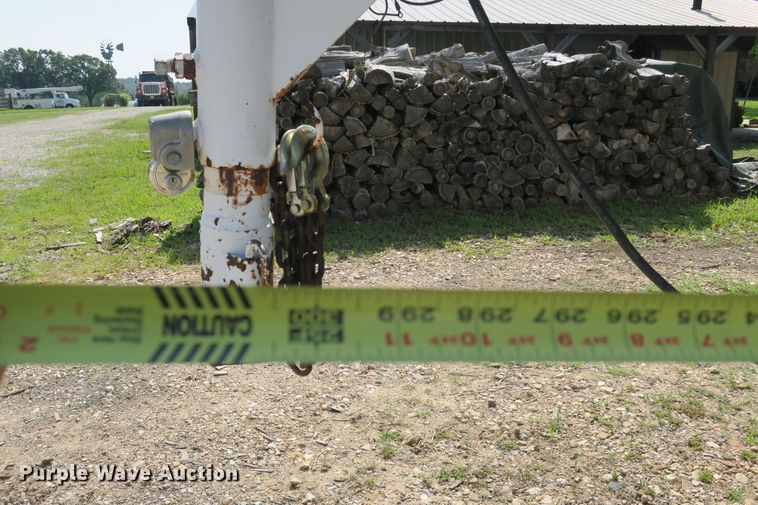 image for item DB10243 1990 Logan Coach livestock trailer