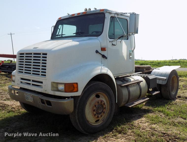 image for item DB9549 1995 International 8100 semi truck