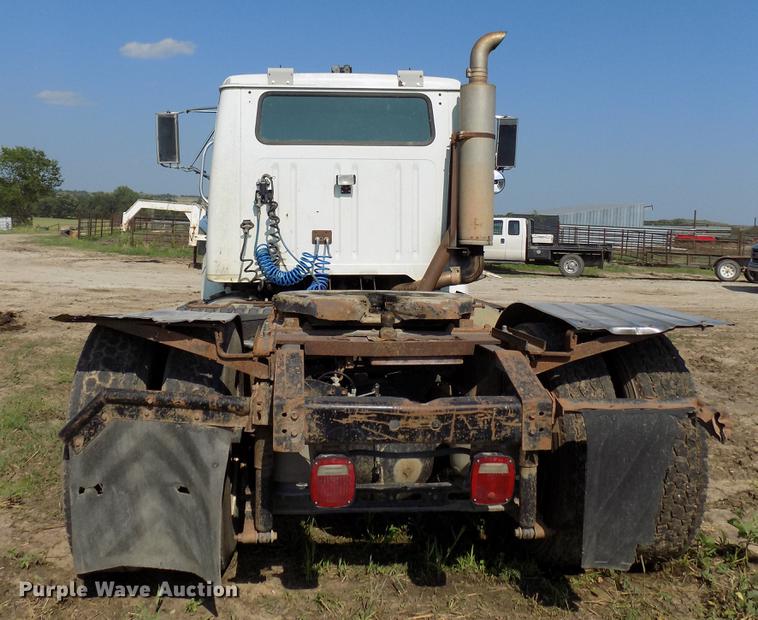 image for item DB9549 1995 International 8100 semi truck