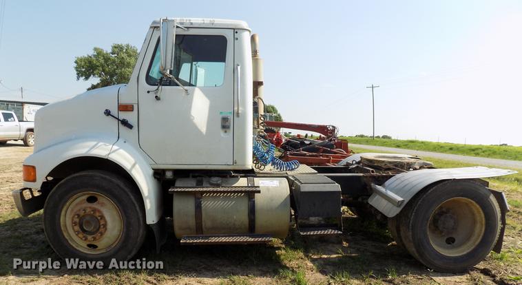 image for item DB9549 1995 International 8100 semi truck