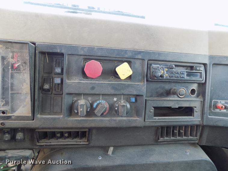 image for item DB9549 1995 International 8100 semi truck