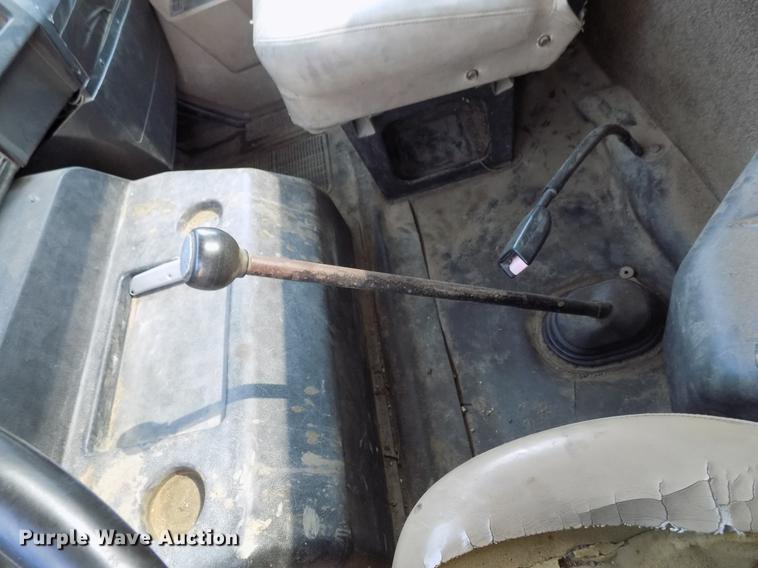 image for item DB9549 1995 International 8100 semi truck