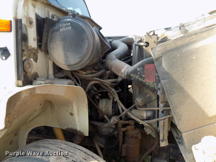 image for item DB9549 1995 International 8100 semi truck