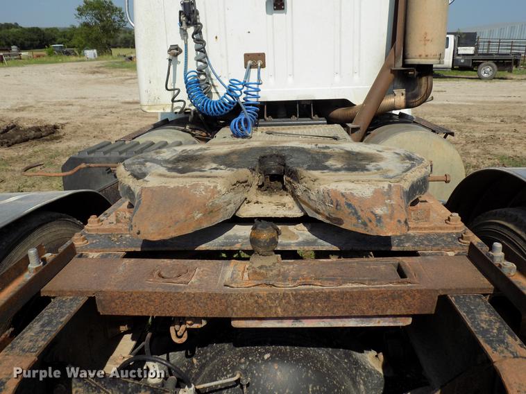 image for item DB9549 1995 International 8100 semi truck