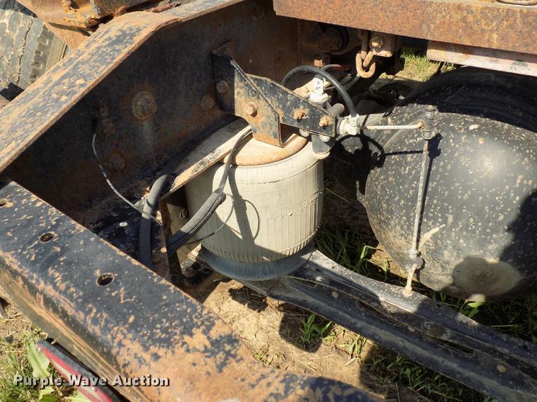 image for item DB9549 1995 International 8100 semi truck