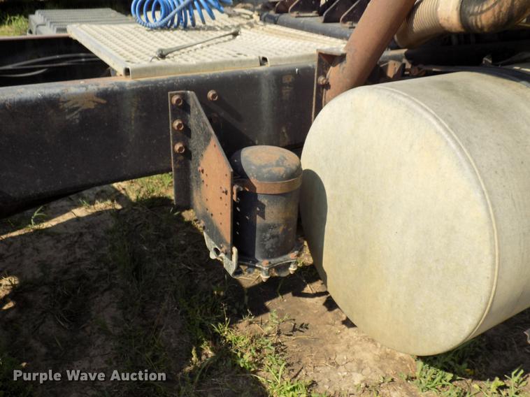 image for item DB9549 1995 International 8100 semi truck