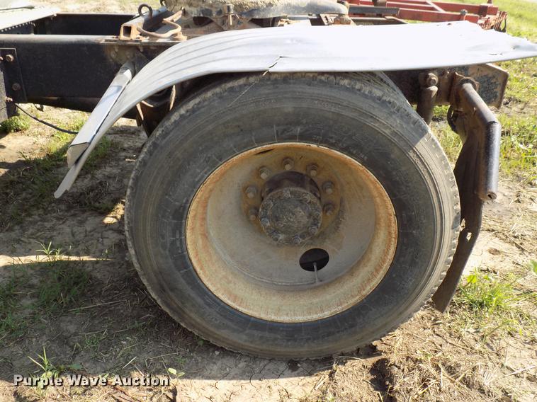 image for item DB9549 1995 International 8100 semi truck