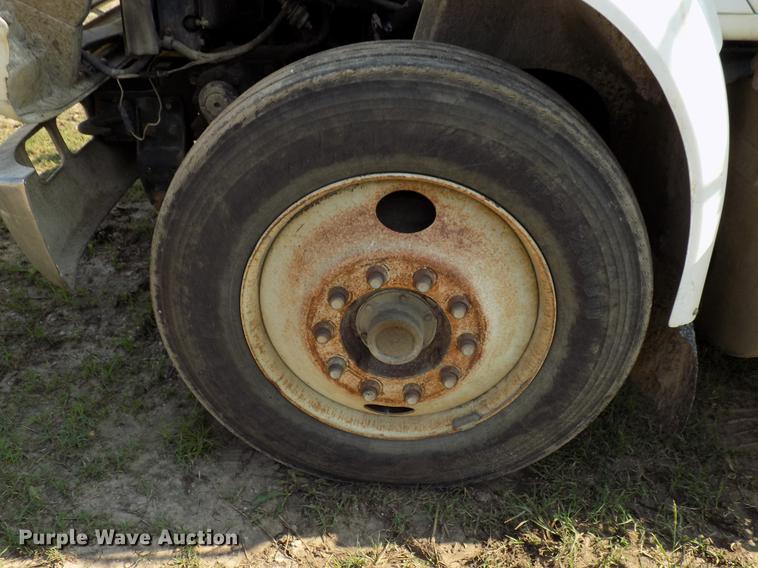 image for item DB9549 1995 International 8100 semi truck