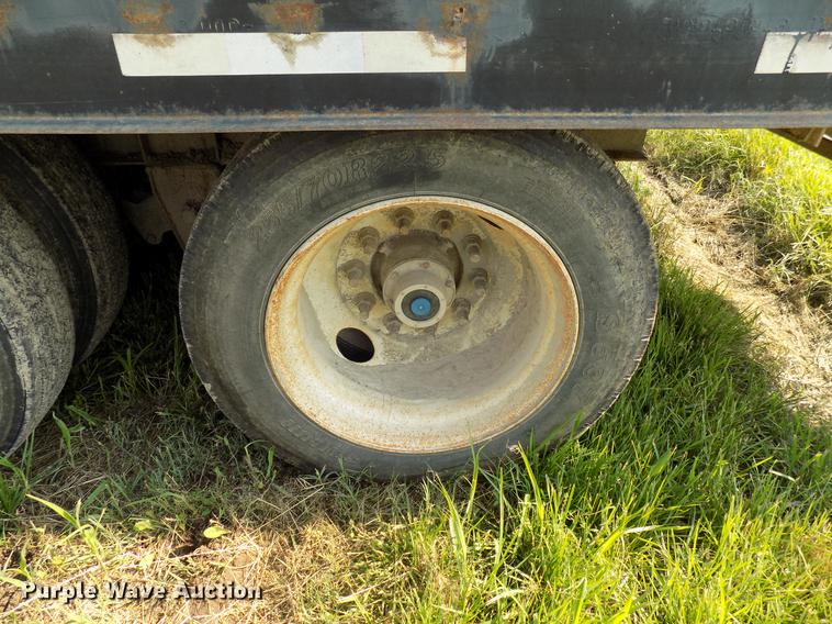 image for item DB9553 2000 Neville Built livestock trailer