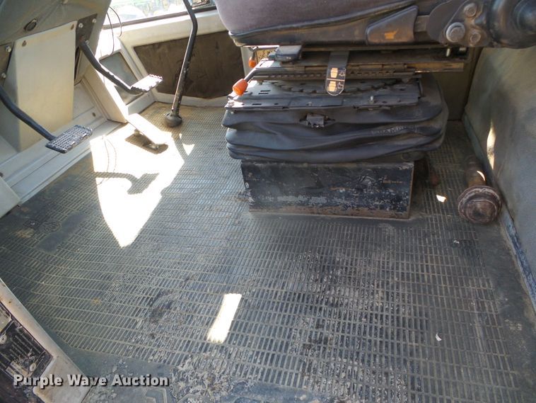 image for item DC5050 1988 Versatile 846 4WD tractor