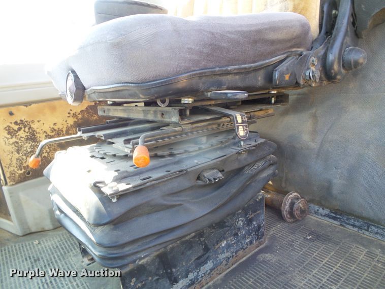 image for item DC5050 1988 Versatile 846 4WD tractor