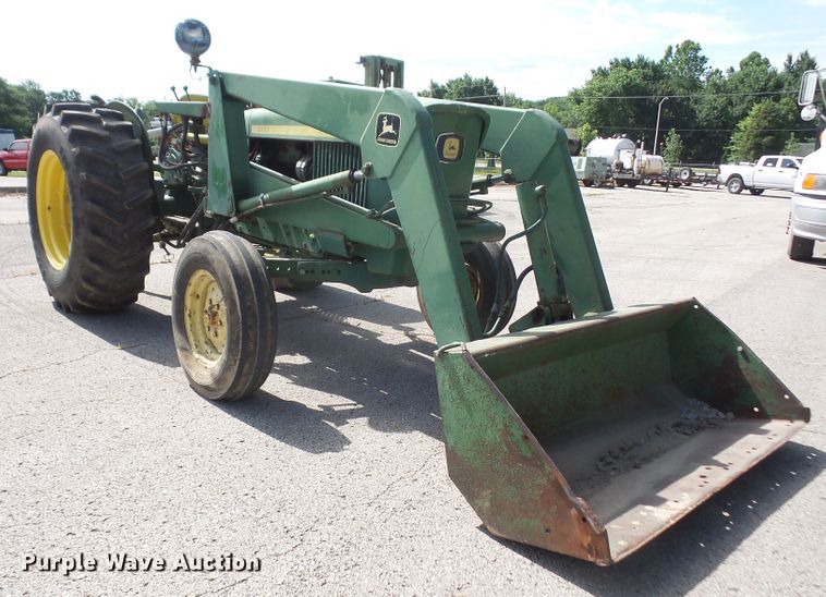 image for item DD6300 1972 John Deere 2030 tractor