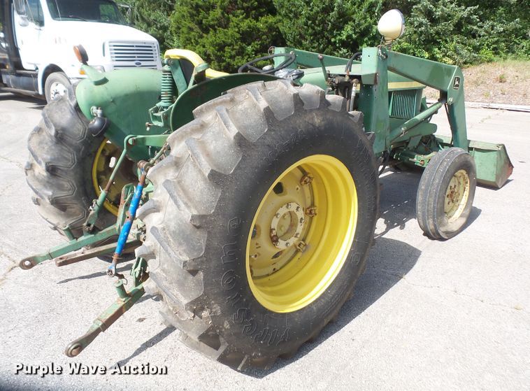image for item DD6300 1972 John Deere 2030 tractor