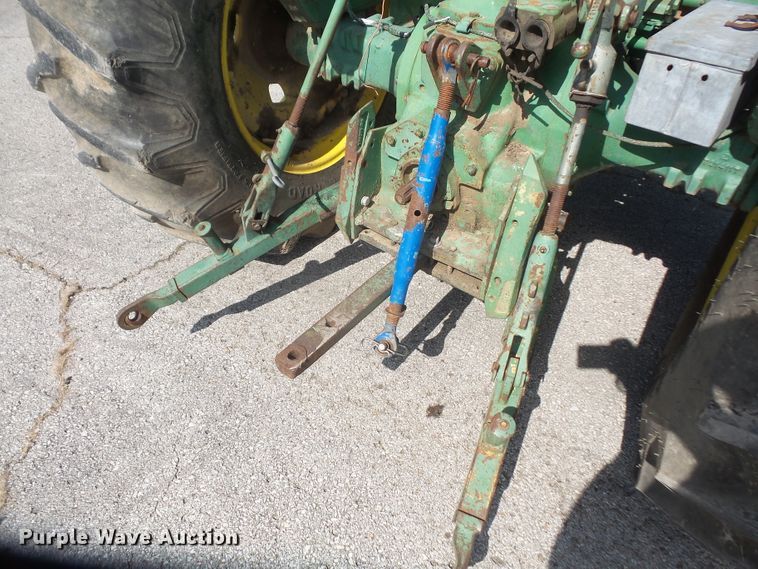 image for item DD6300 1972 John Deere 2030 tractor