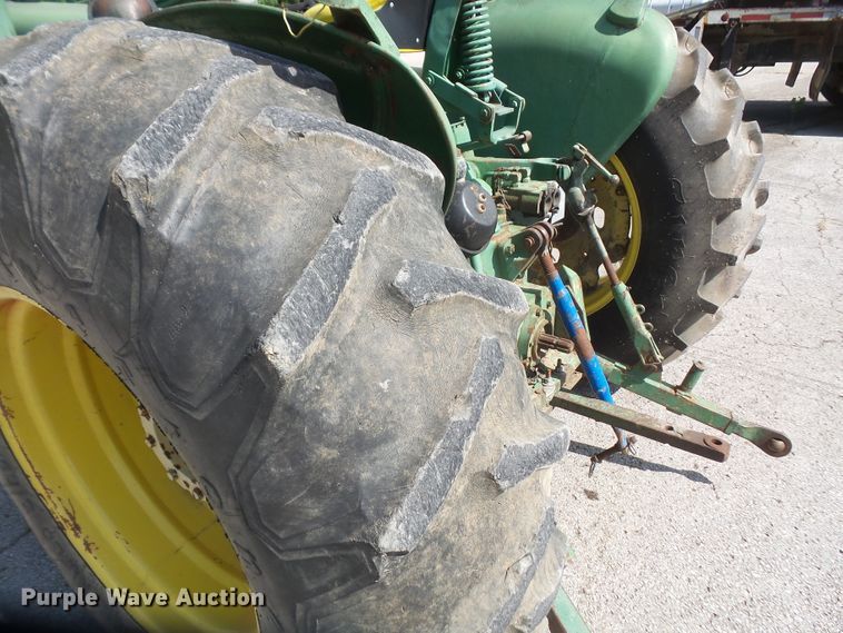 image for item DD6300 1972 John Deere 2030 tractor