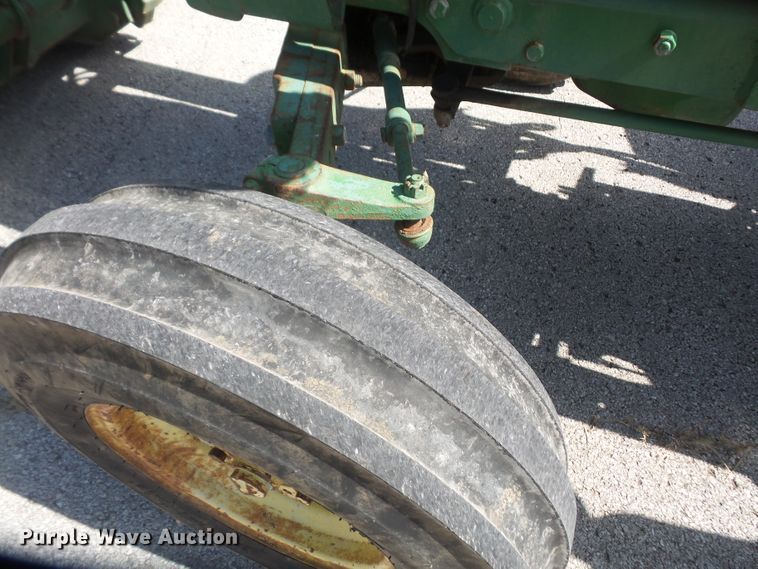 image for item DD6300 1972 John Deere 2030 tractor