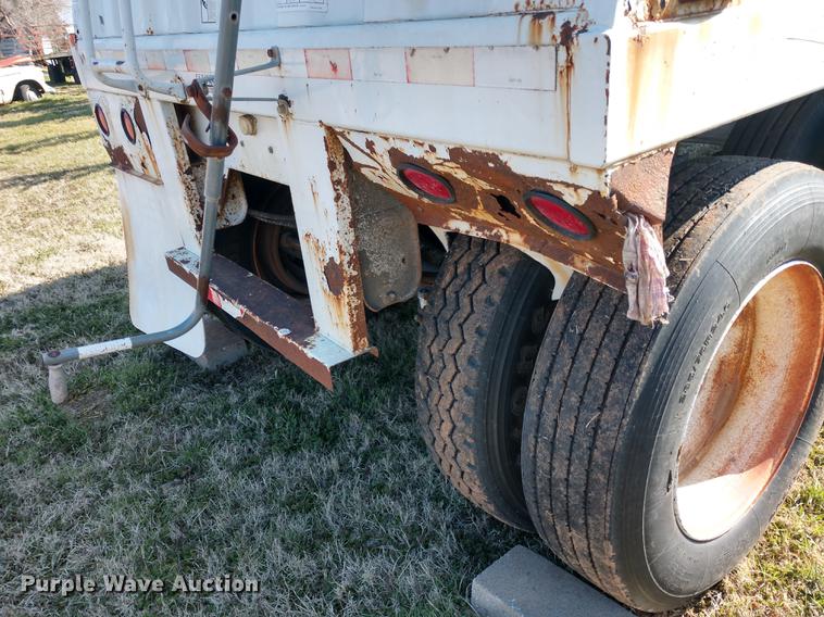 image for item DD6951 2001 Jet double hopper bottom grain trailer