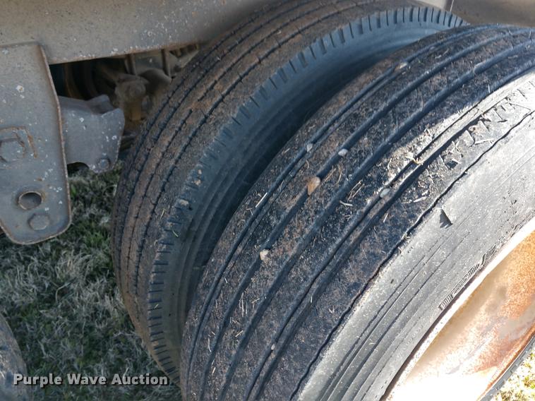 image for item DD6951 2001 Jet double hopper bottom grain trailer