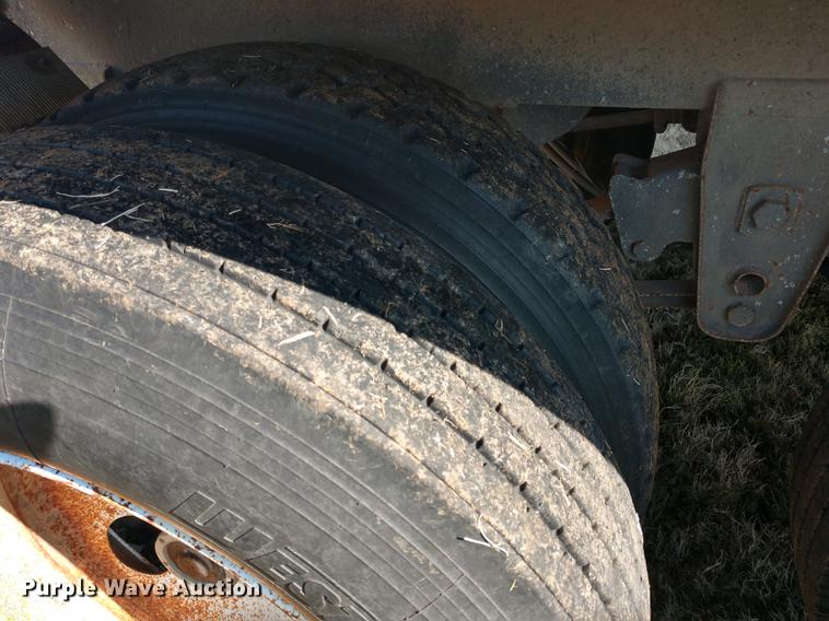 image for item DD6951 2001 Jet double hopper bottom grain trailer