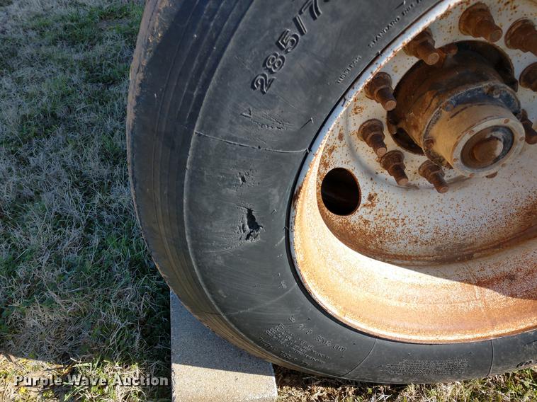 image for item DD6951 2001 Jet double hopper bottom grain trailer