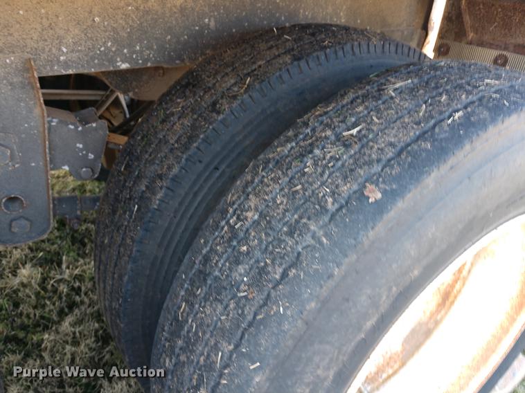 image for item DD6951 2001 Jet double hopper bottom grain trailer