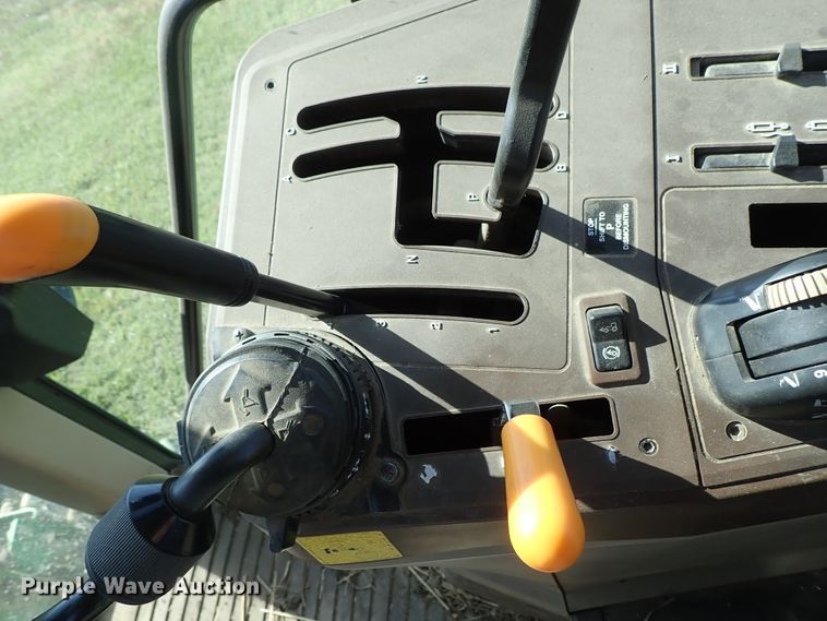 image for item DE5485 2005 John Deere 6615 MFWD tractor