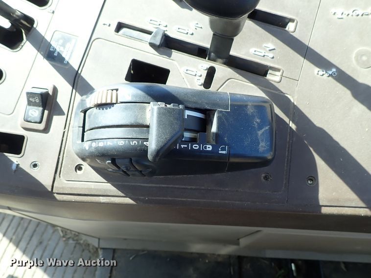 image for item DE5485 2005 John Deere 6615 MFWD tractor