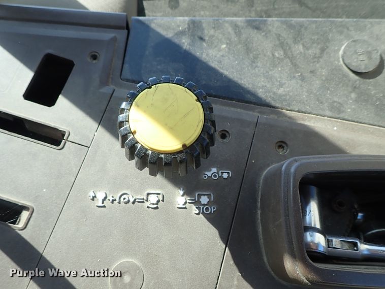 image for item DE5485 2005 John Deere 6615 MFWD tractor