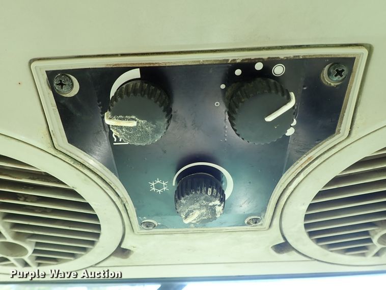 image for item DE5485 2005 John Deere 6615 MFWD tractor