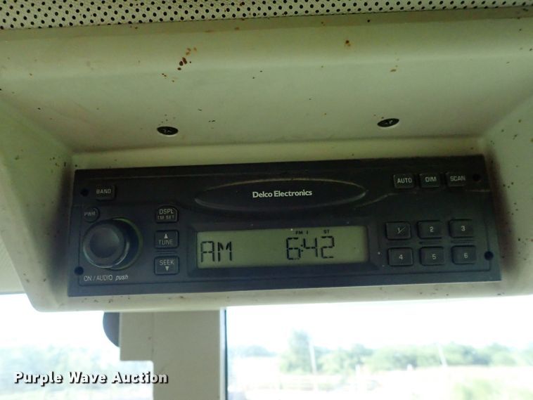 image for item DE5485 2005 John Deere 6615 MFWD tractor