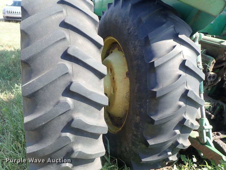 image for item DE5490 1981 John Deere 8640 4WD tractor