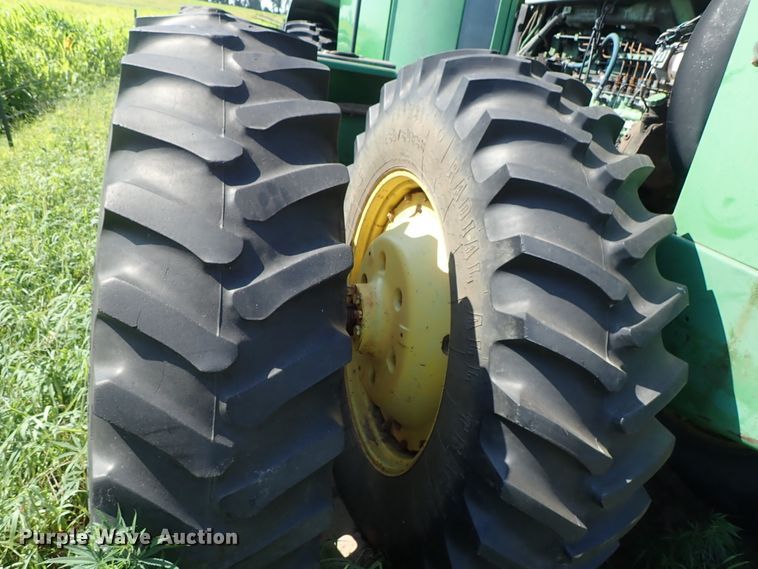 image for item DE5490 1981 John Deere 8640 4WD tractor