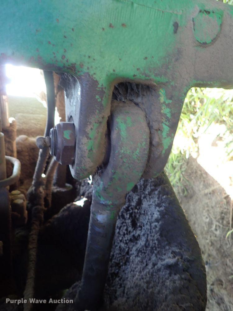 image for item DE5490 1981 John Deere 8640 4WD tractor