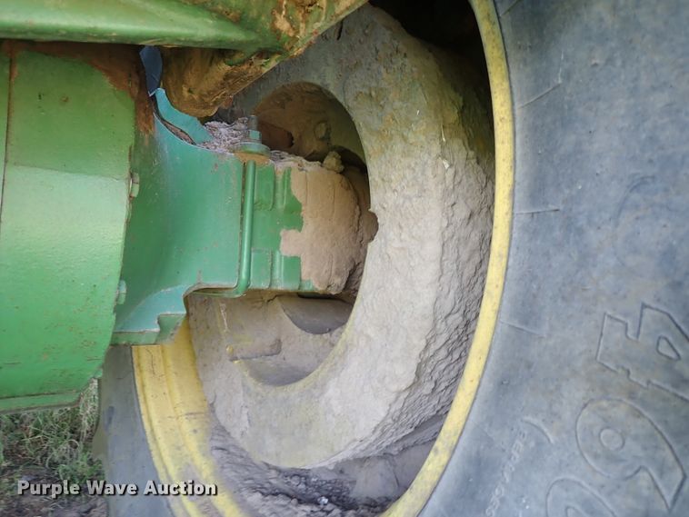 image for item DE5490 1981 John Deere 8640 4WD tractor