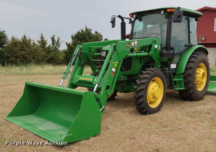 image for item DG4094 2017 John Deere 5075E MFWD tractor