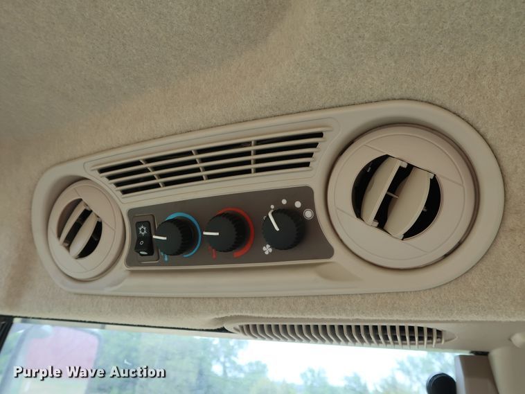 image for item DG4094 2017 John Deere 5075E MFWD tractor