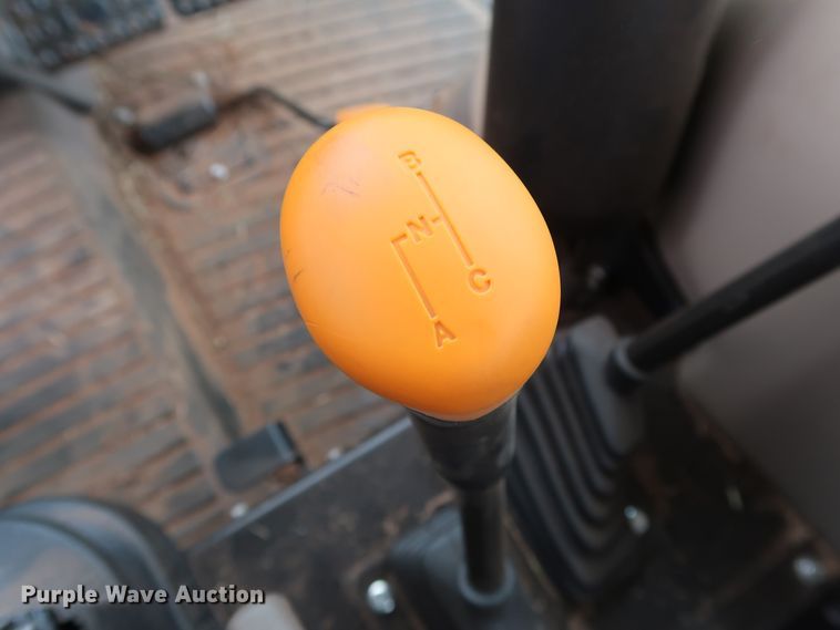 image for item DG4094 2017 John Deere 5075E MFWD tractor