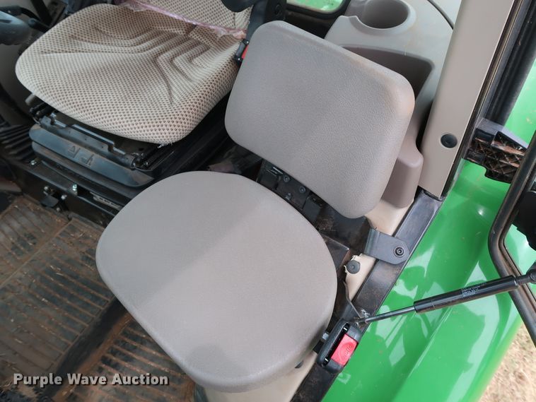 image for item DG4094 2017 John Deere 5075E MFWD tractor