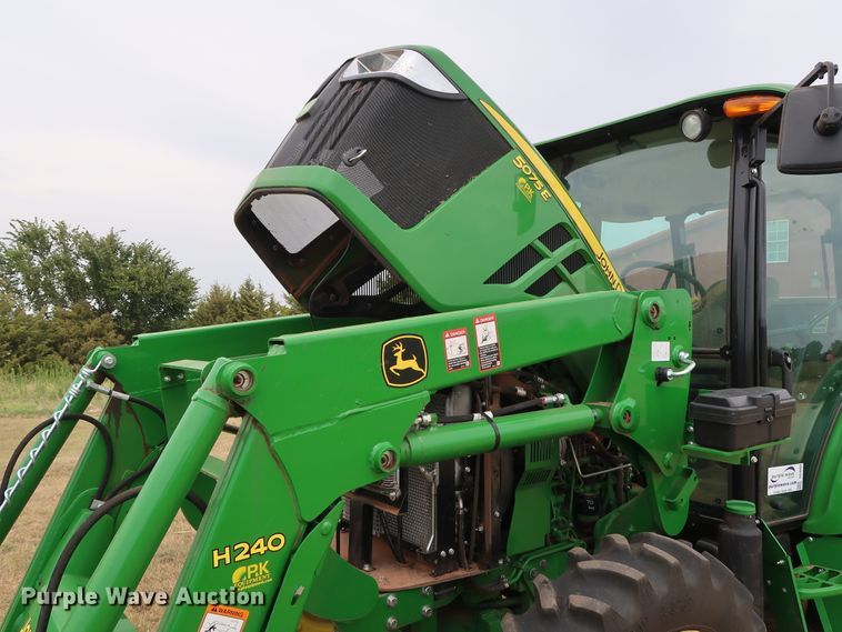 image for item DG4094 2017 John Deere 5075E MFWD tractor