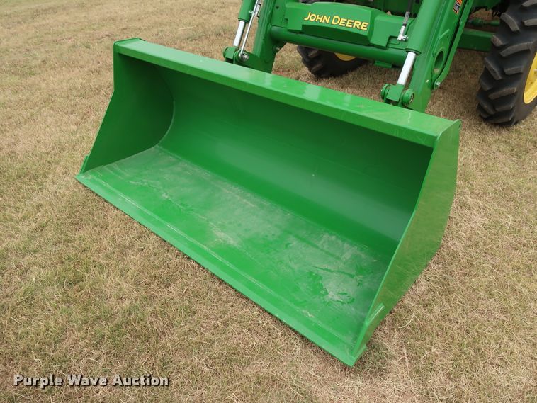 image for item DG4094 2017 John Deere 5075E MFWD tractor