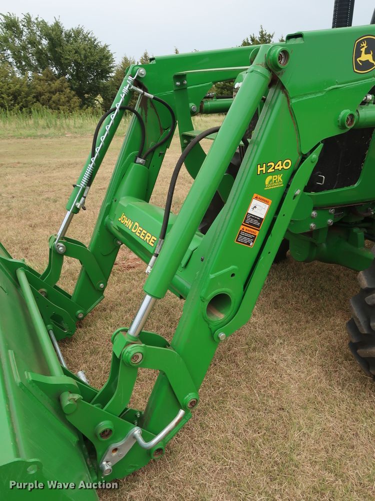 image for item DG4094 2017 John Deere 5075E MFWD tractor