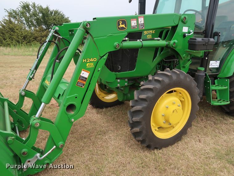 image for item DG4094 2017 John Deere 5075E MFWD tractor