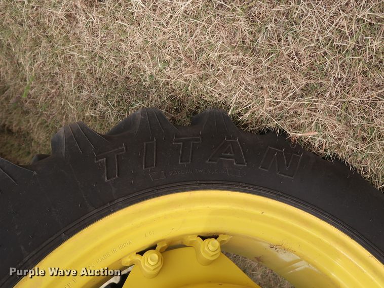 image for item DG4094 2017 John Deere 5075E MFWD tractor