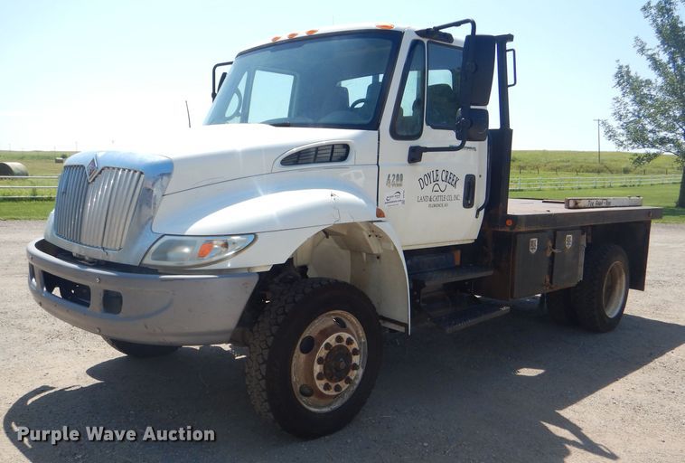 image for item DG4789 2007 International 4200 flatbed truck