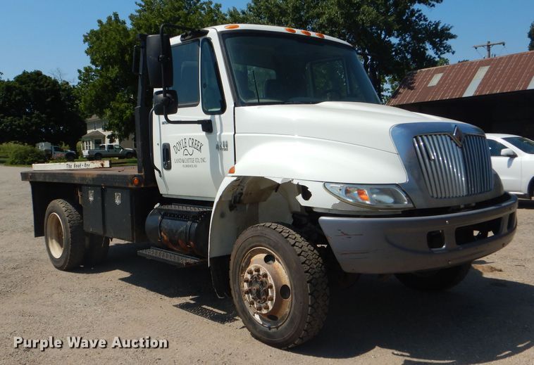 image for item DG4789 2007 International 4200 flatbed truck