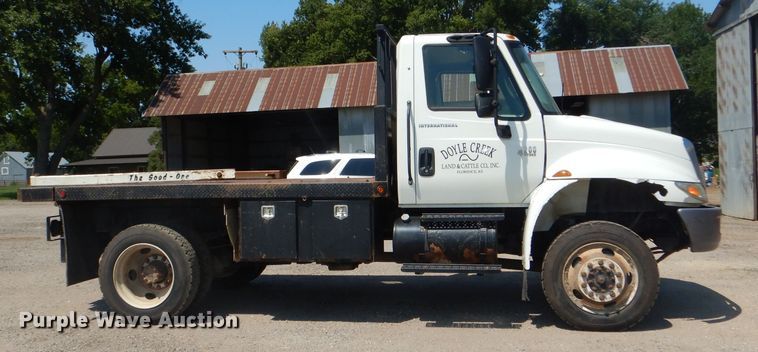 image for item DG4789 2007 International 4200 flatbed truck